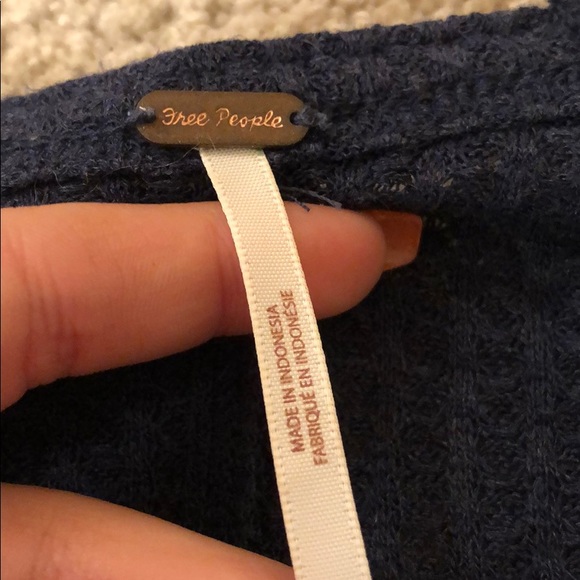 NAVY FREE PEOPLE COMFY TOP - Picture 4 of 5